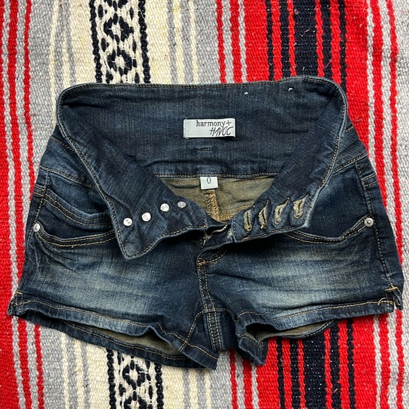 Harmony and Havoc Denim Shorts | Size 0 - Picture 3 of 4